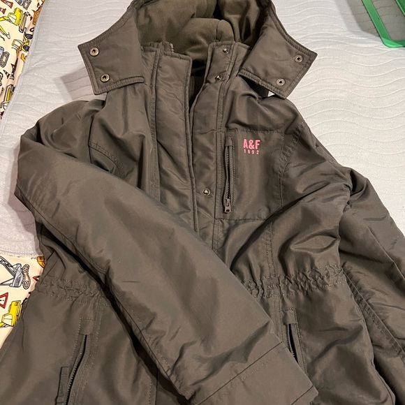 Abercrombie A&F all season weather warrior - Picture 1 of 7